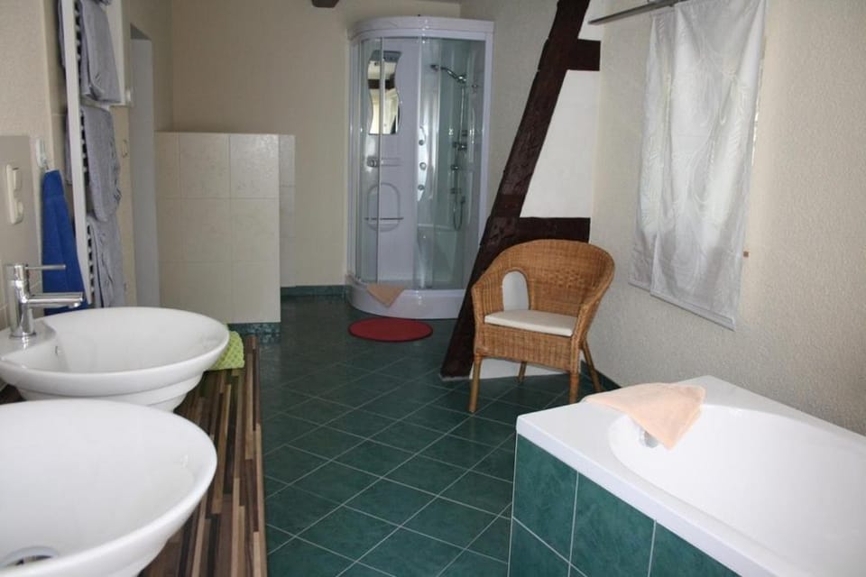 Toilet, Bathroom, Bath, towels