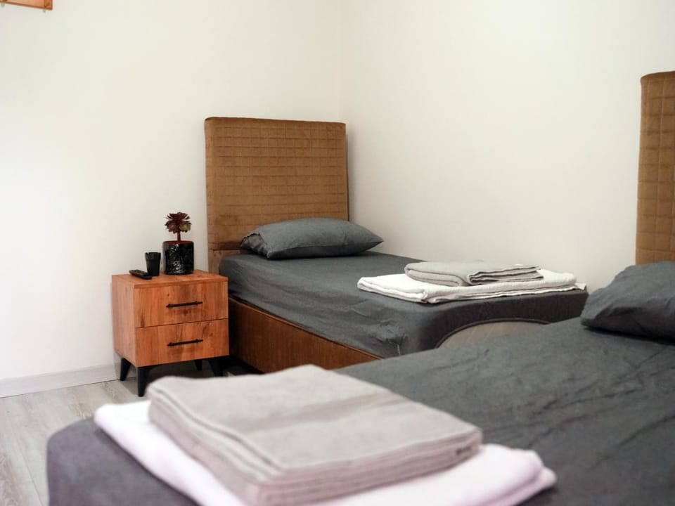 Bed, Photo of the whole room, Bedroom, Street view, towels