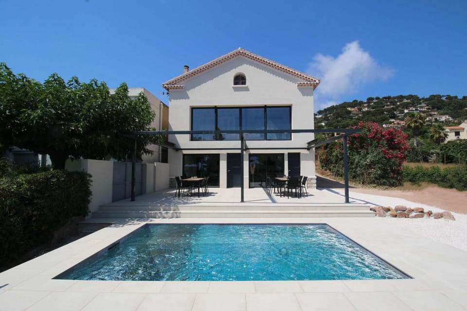 Pool view, Swimming pool, sunbed