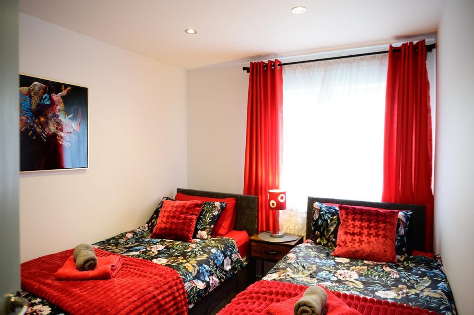 Bed, Bedroom, towels