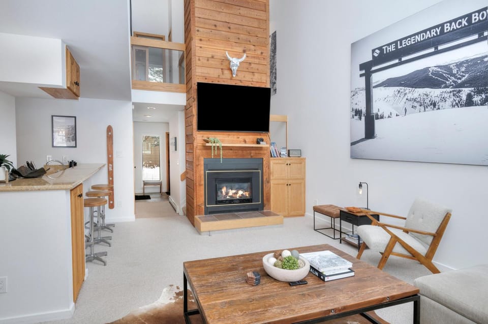 Courtside Mountain Retreat House in Vail