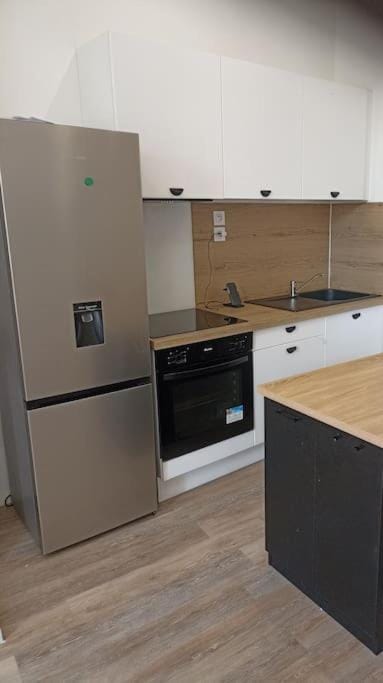 Large 40m2 Prox Lille-métro-tram Apartment in Flanders