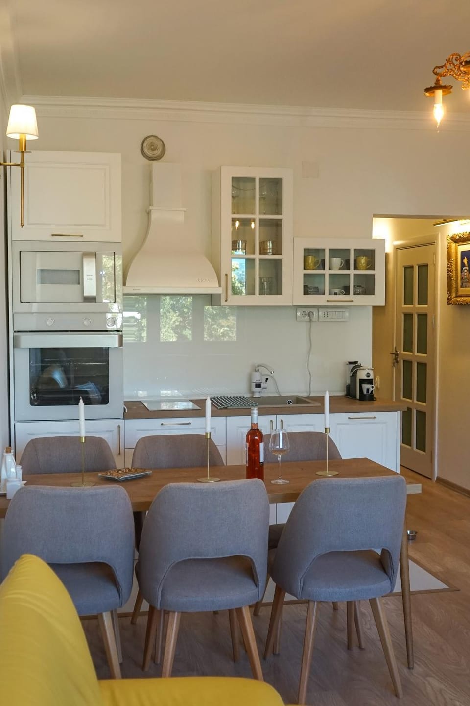 Kitchen or kitchenette, Living room, Seating area, Dining area, minibar, pet friendly, stove, toaster