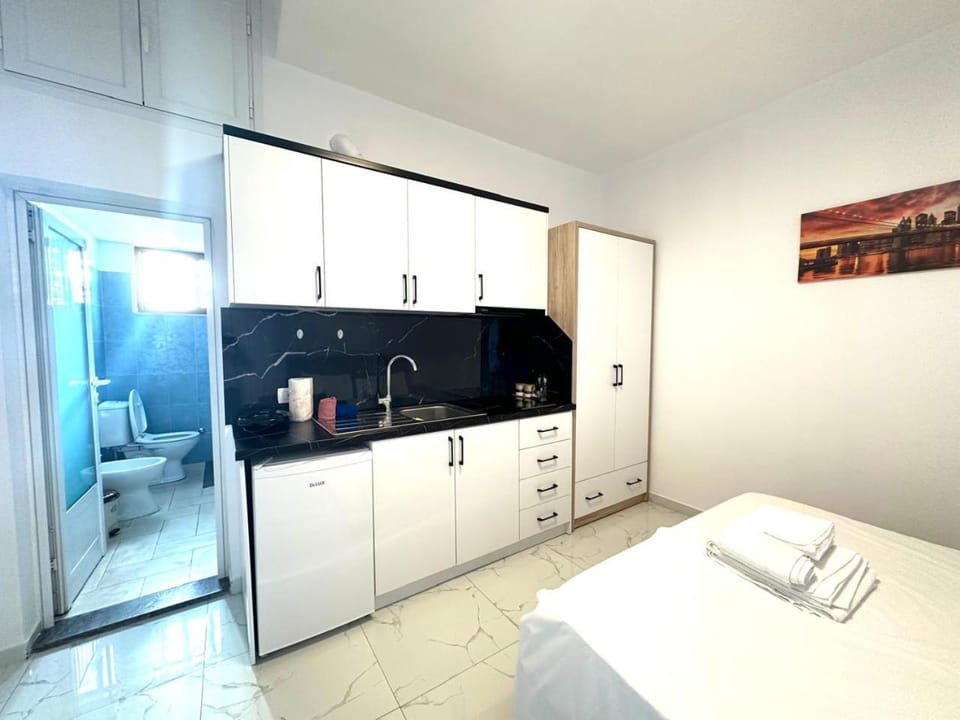 Aidens's House 3 Bed and Breakfast in Vlorë