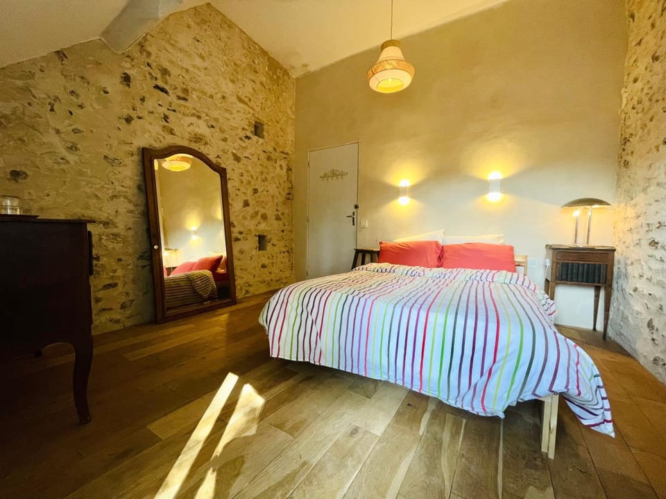 Bed, Photo of the whole room, Bedroom
