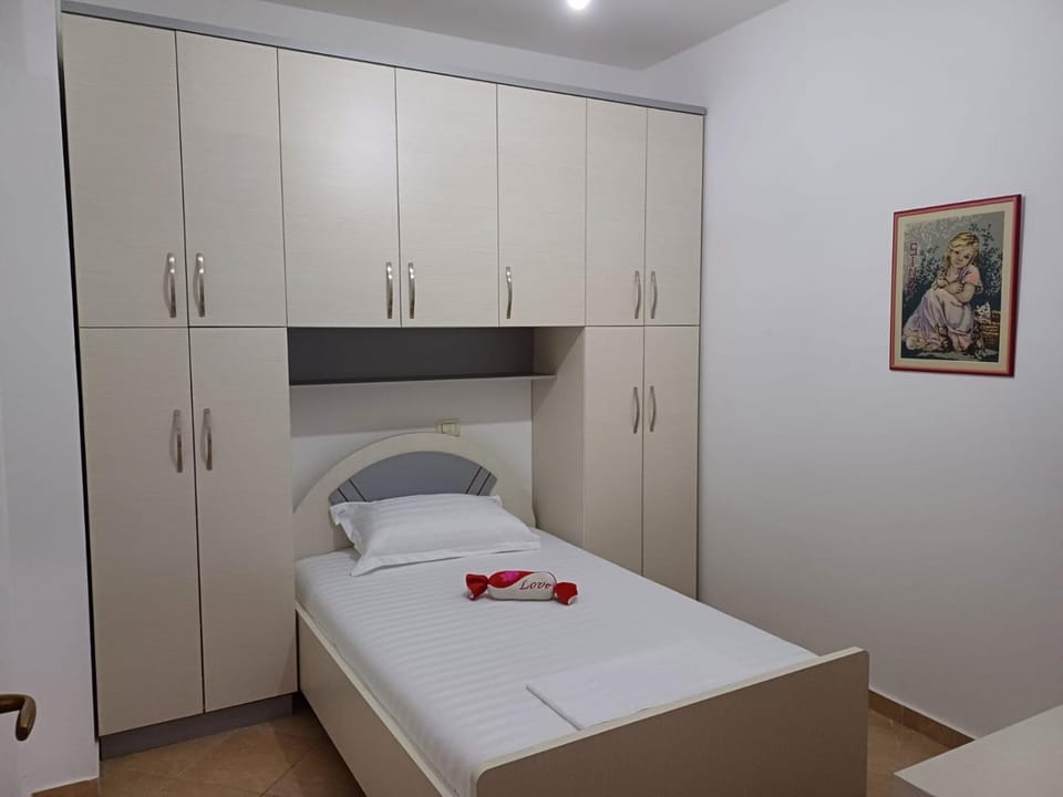 Bedroom, wardrobe