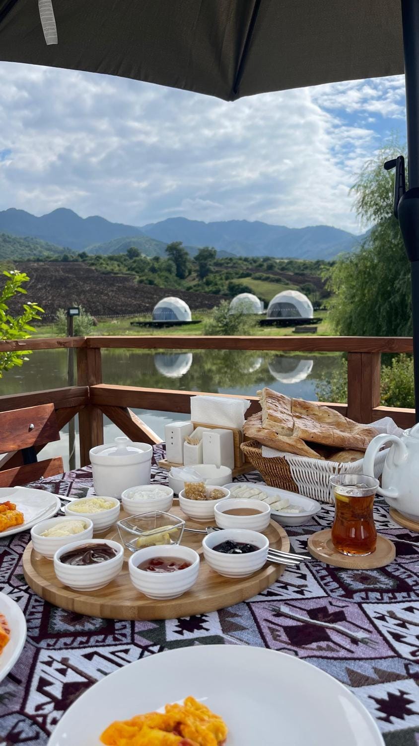 Day, Natural landscape, Balcony/Terrace, Food and drinks, Dining area, Food, Mountain view