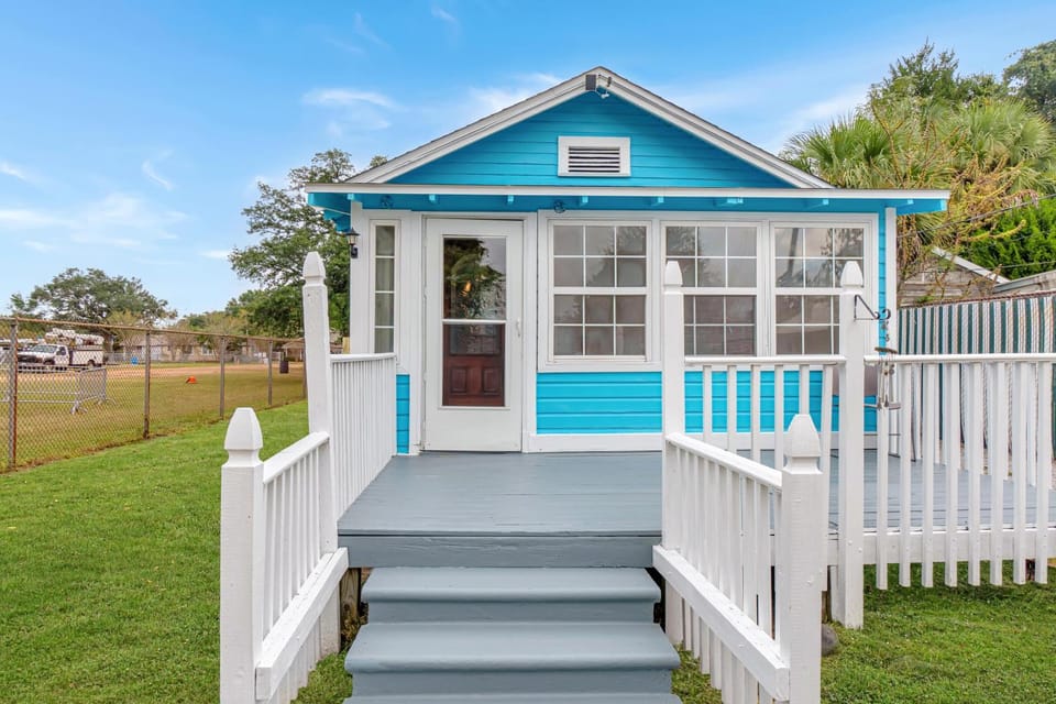 Blue Cottage, Close to Downtown & Bases! House in Pensacola