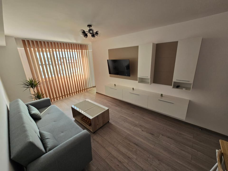Communal lounge/ TV room, TV and multimedia, Living room, Seating area, Evening entertainment