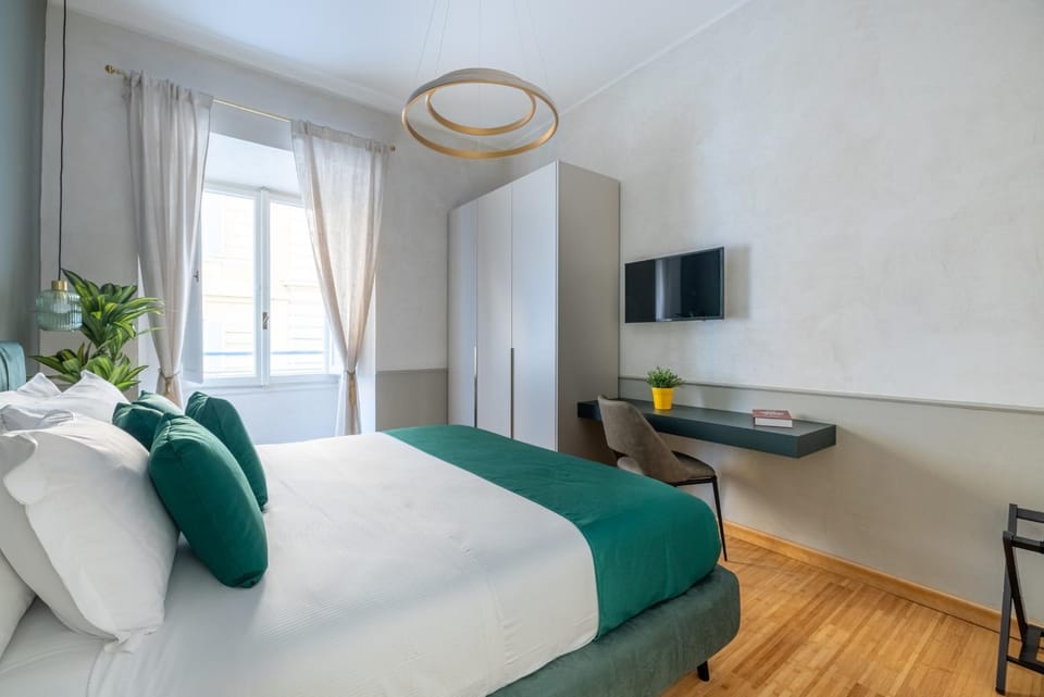 Bed, TV and multimedia, Photo of the whole room, Bedroom