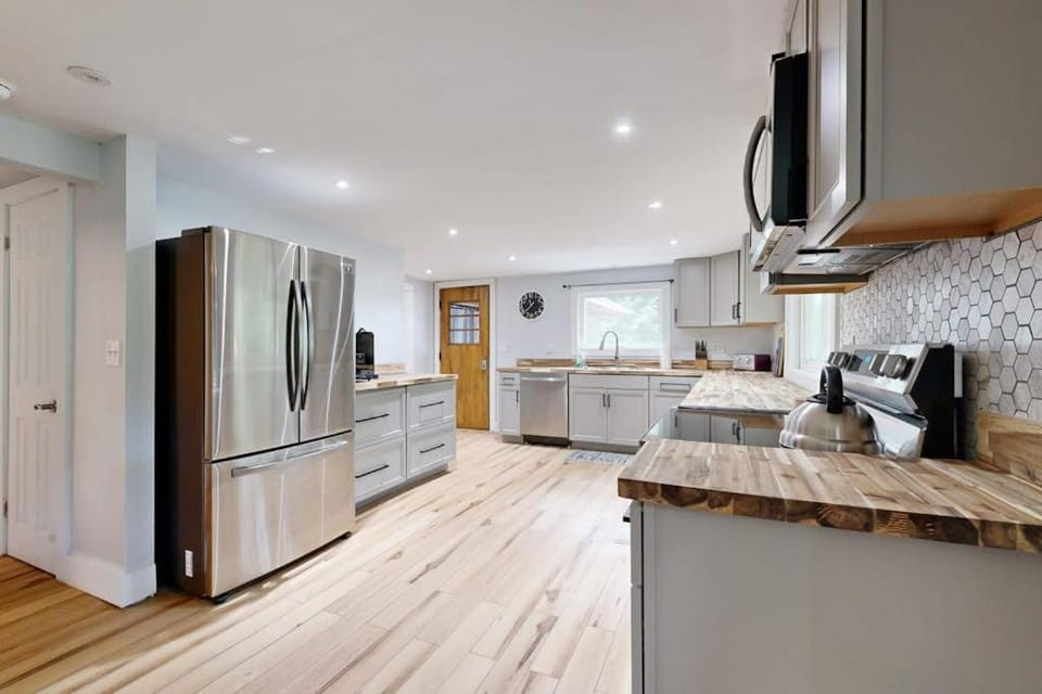Kitchen or kitchenette, dishwasher, oven, stove, kitchen