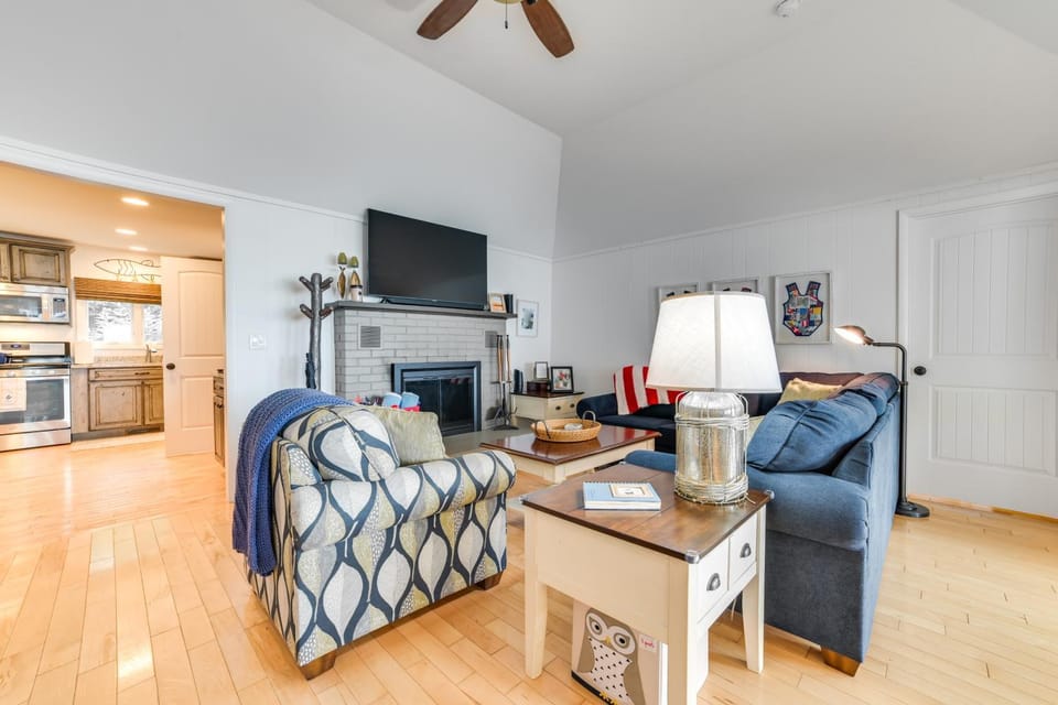 Lakefront Escape on Beautiful Burt Lake! House in Burt Lake