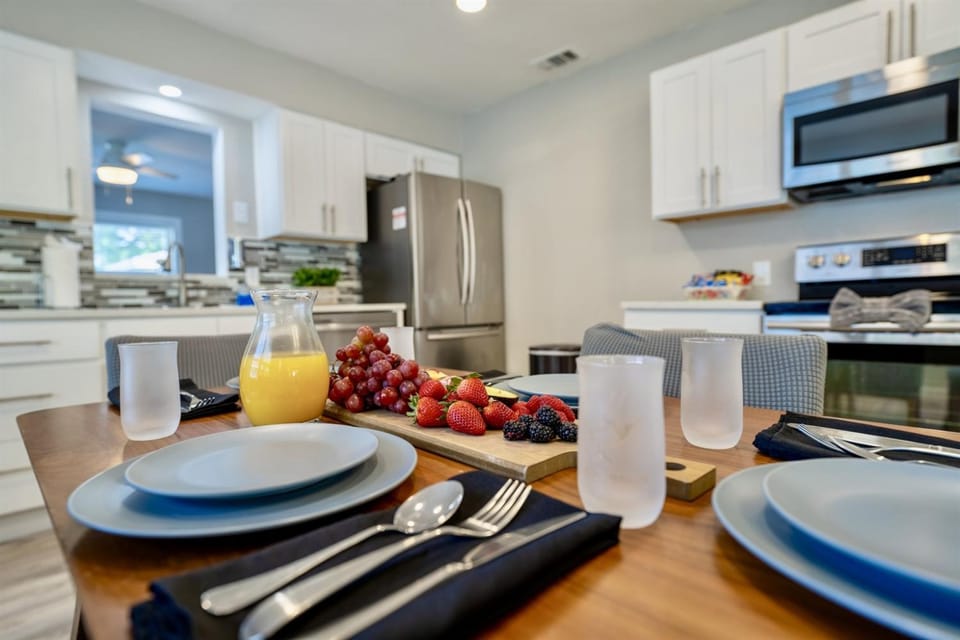 Chic Haven in Tampa 3BR2BA Stylish Sanctuary Awaits You! House in Tampa
