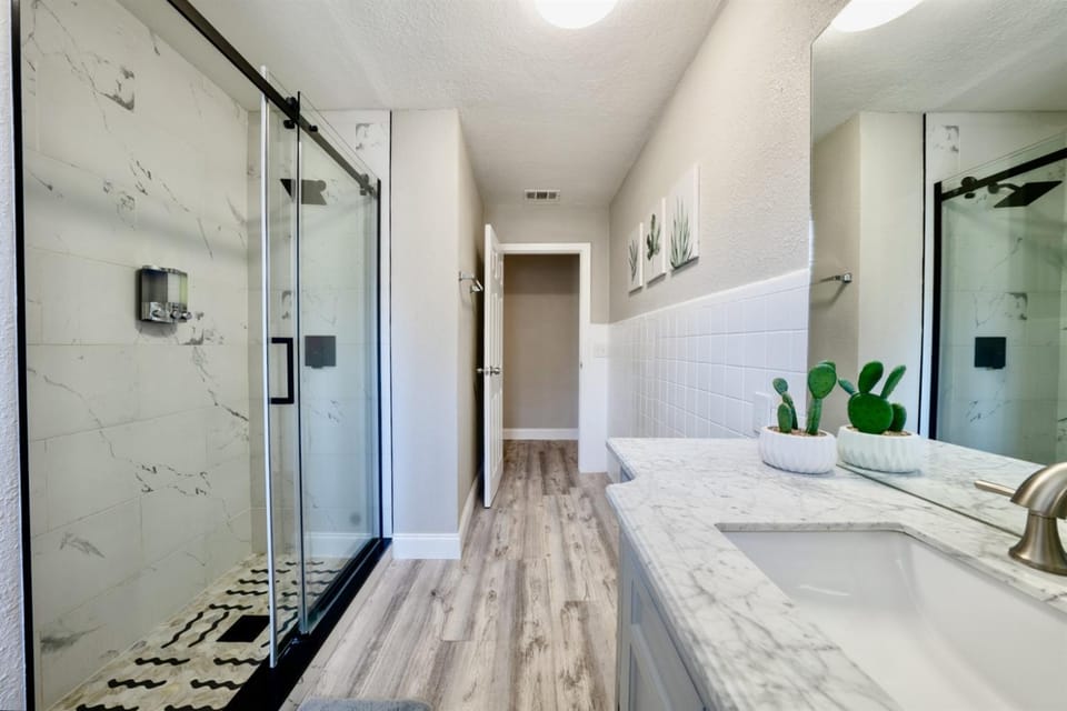 Chic Haven in Tampa 3BR2BA Stylish Sanctuary Awaits You! House in Tampa