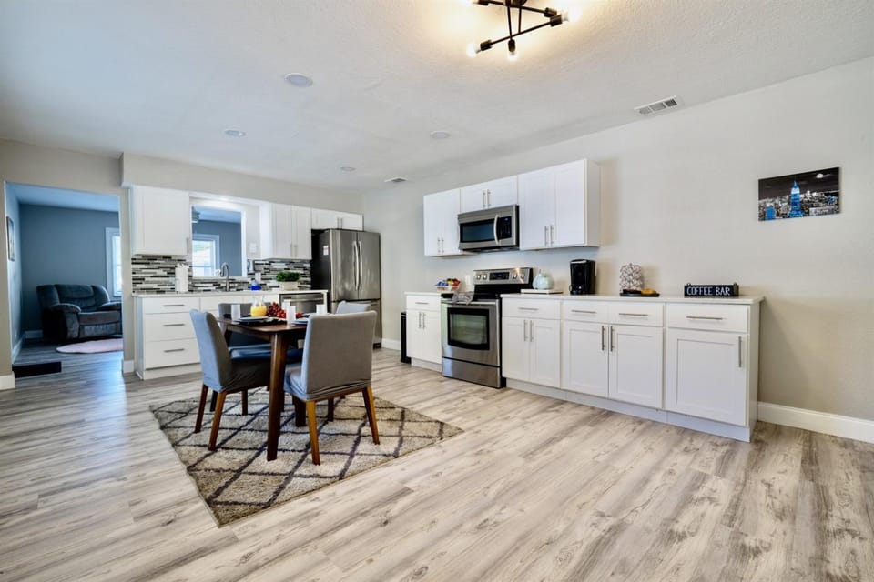 Chic Haven in Tampa 3BR2BA Stylish Sanctuary Awaits You! House in Tampa
