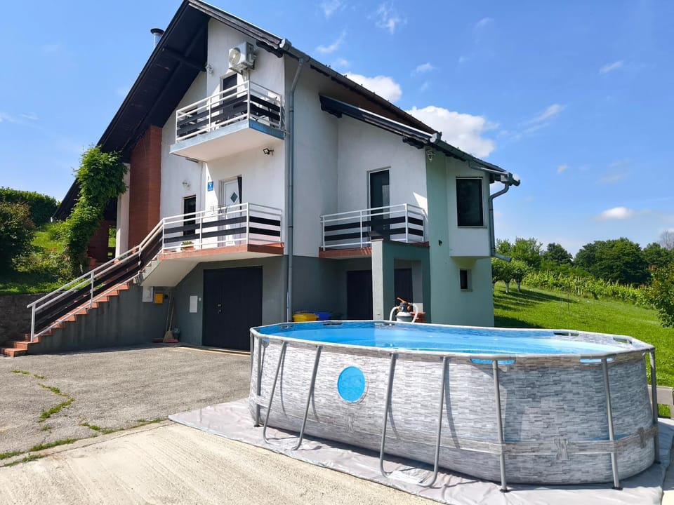 Property building, Day, Pool view, Swimming pool