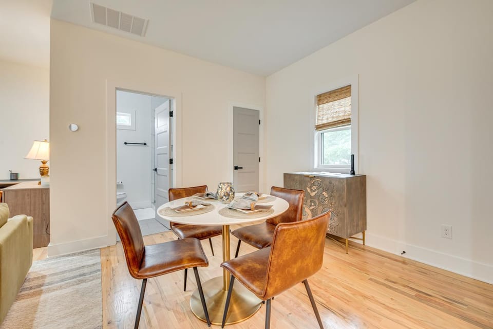 Couple’s Getaway Near Dtwn ATL & Mercedes-Benz! Apartment in Candler-McAfee