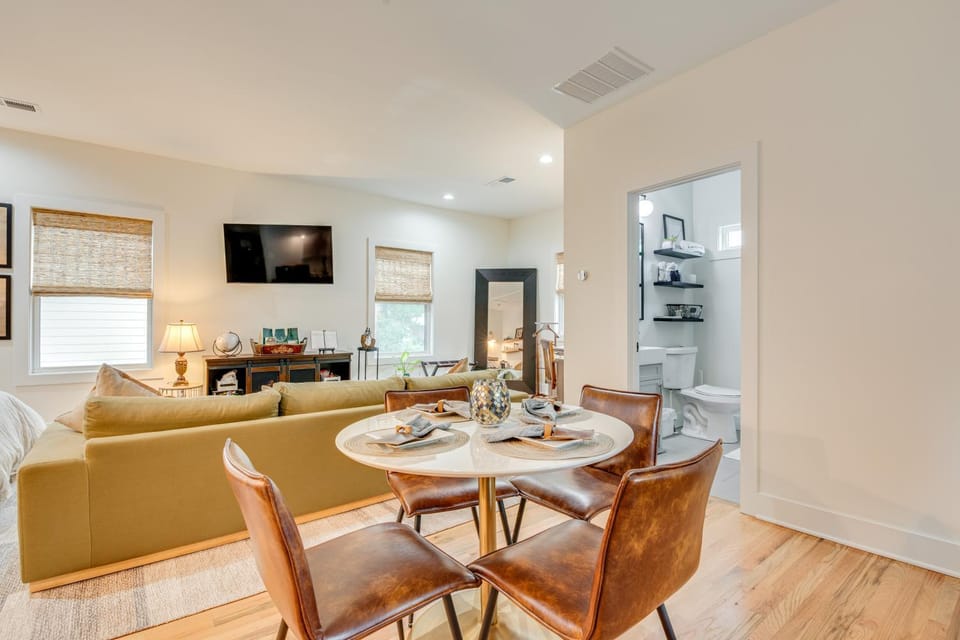 Couple’s Getaway Near Dtwn ATL & Mercedes-Benz! Apartment in Candler-McAfee