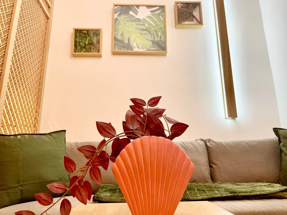 Living room, Decorative detail, Seating area