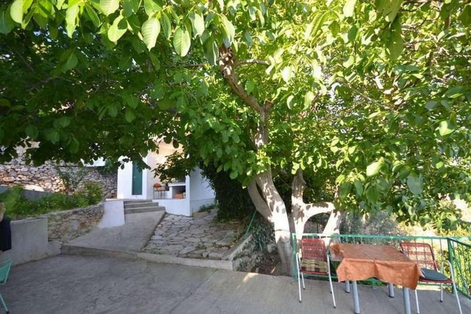 Location, children, Family