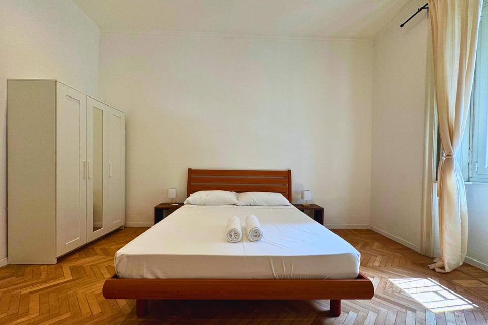 Photo of the whole room, Bedroom, towels, wardrobe