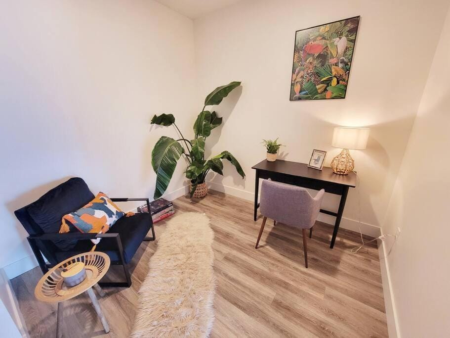 Bayviews Lux One-bedroom Apartment 1min to Petco Park Convention Center Gaslamp Pool, Hot Tub Apartment in San Diego