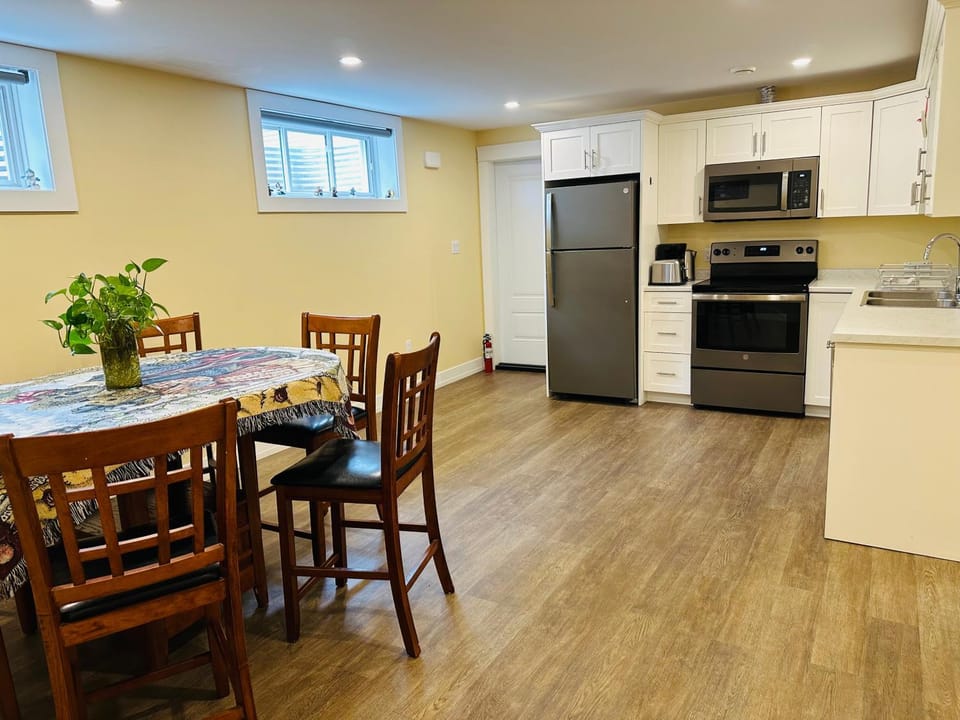Kitchen or kitchenette, Dining area, dishwasher, oven, stove, toaster