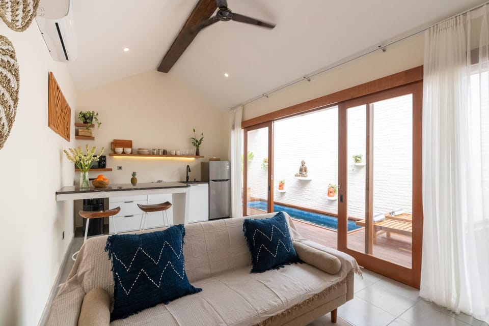 Kitchen or kitchenette, Living room, Dining area