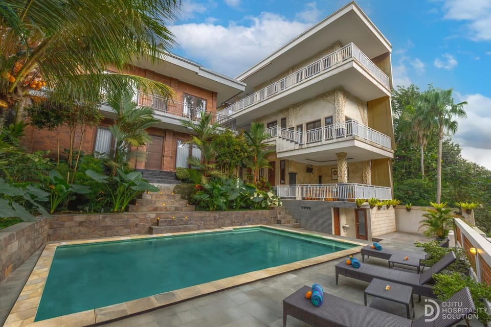 Property building, Pool view, Swimming pool, Swimming pool, sunbed