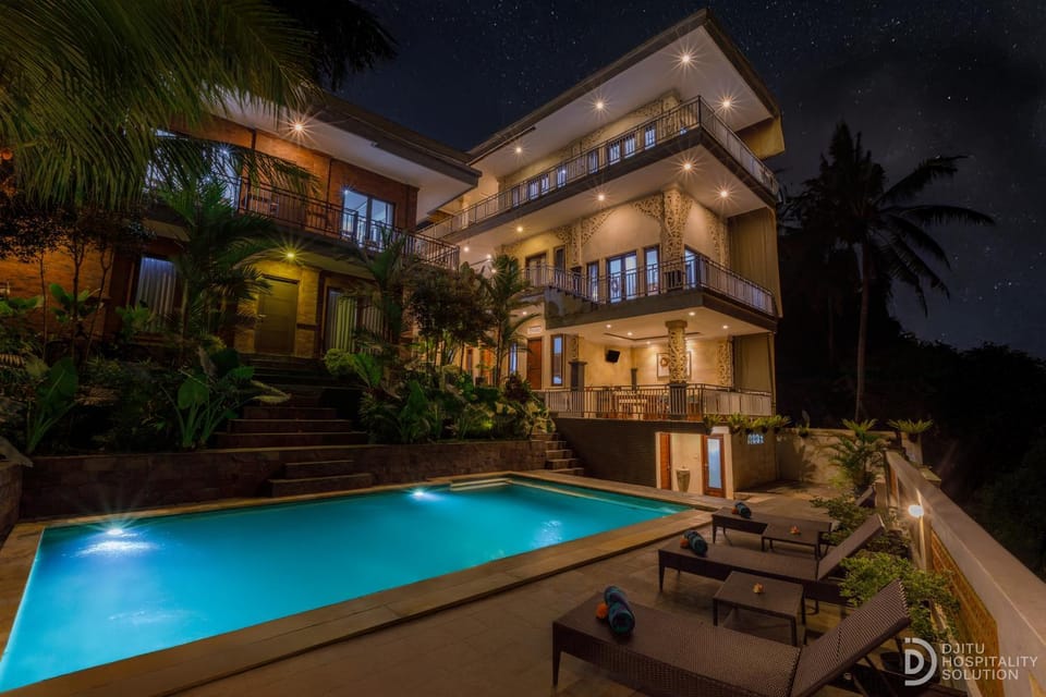 Property building, Night, Pool view, Swimming pool, Swimming pool, sunbed