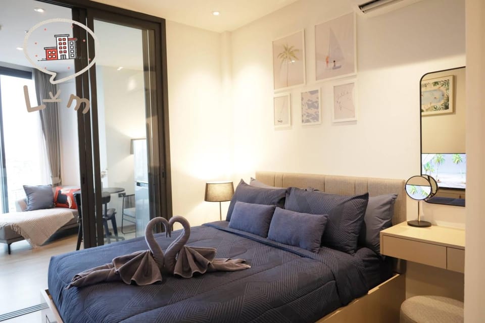 Bed, TV and multimedia, Living room, Photo of the whole room, Bedroom, air conditioner