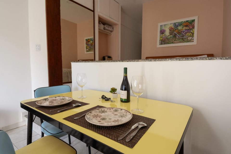 Seating area, Dining area, Alcoholic drinks