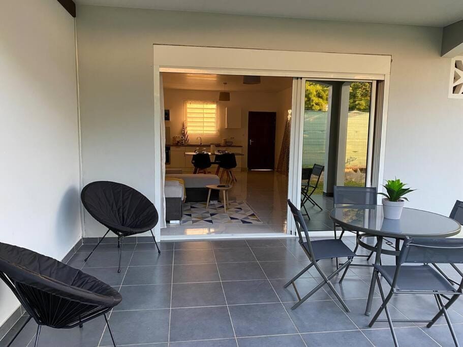 Patio, Living room