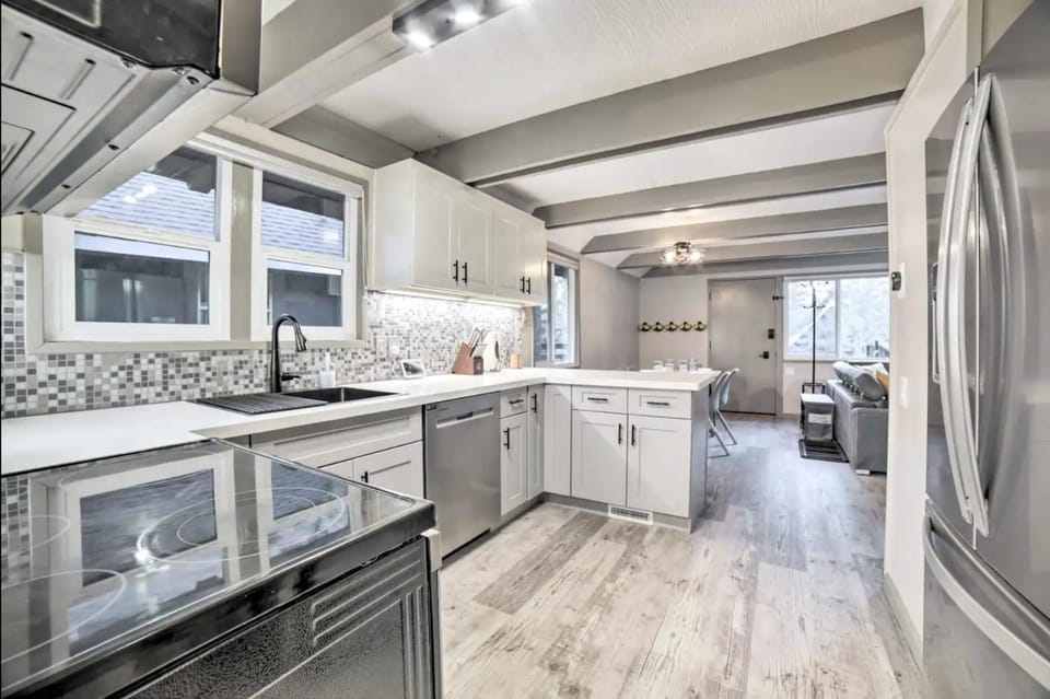 Kitchen or kitchenette, dishwasher, oven, stove