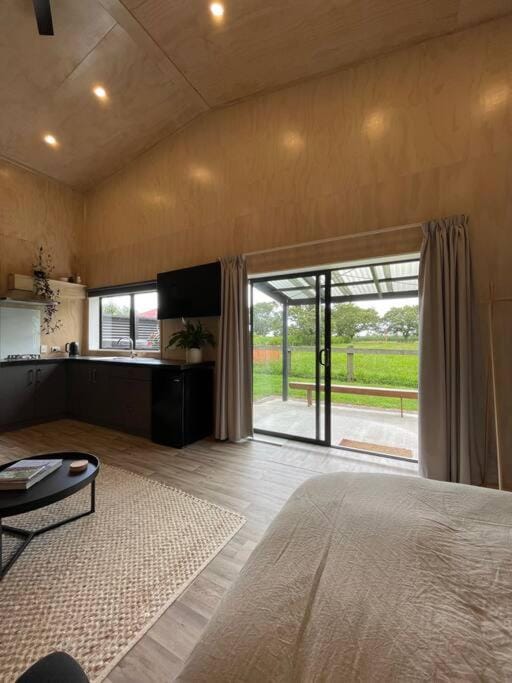 Photo of the whole room, Bedroom, Garden view