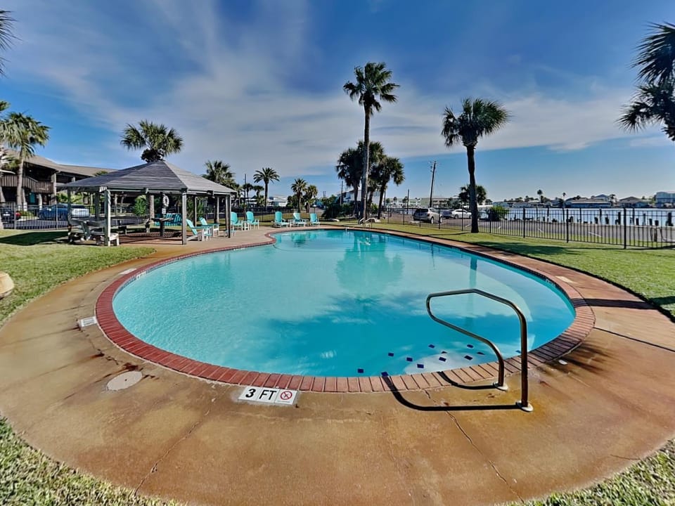Garden, Seating area, Swimming pool