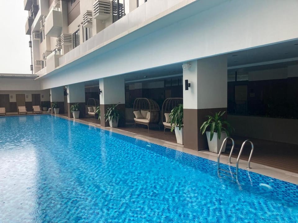 Balcony/Terrace, Pool view, Swimming pool, sunbed