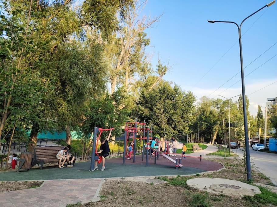 Уютная квартира В доме возле речки в центре города Apartment in Almaty