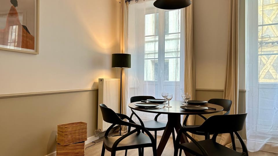 Seating area, Dining area