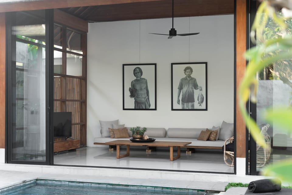 Property building, Patio, Day, Seating area, sunbed