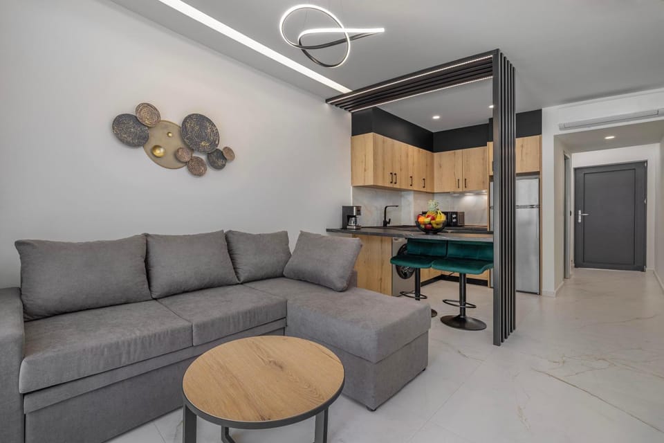 Kitchen or kitchenette, Seating area, Dining area