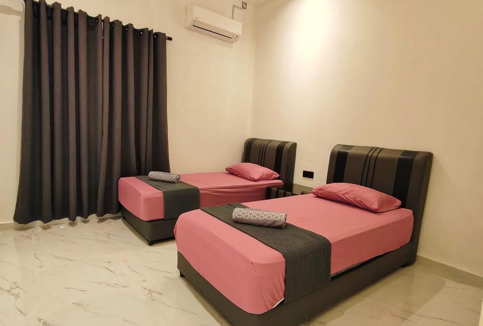 Bed, Photo of the whole room, Bedroom, air conditioner