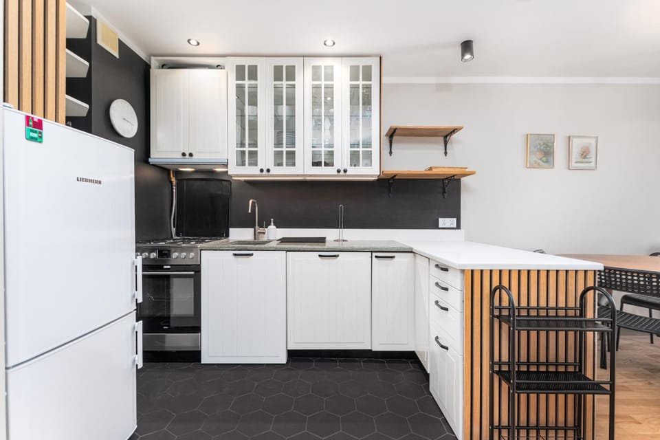 Kitchen or kitchenette, Dining area, dishwasher, stove