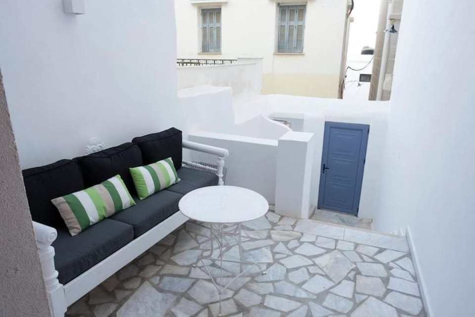 Patio, Day, View (from property/room), Balcony/Terrace, Living room, Seating area, Dining area