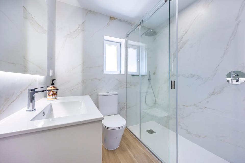 Shower, Toilet, Bathroom