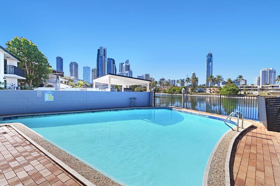 Riverside 4 Bedroom House Unit in Surfers Paradise Apartment in Surfers Paradise