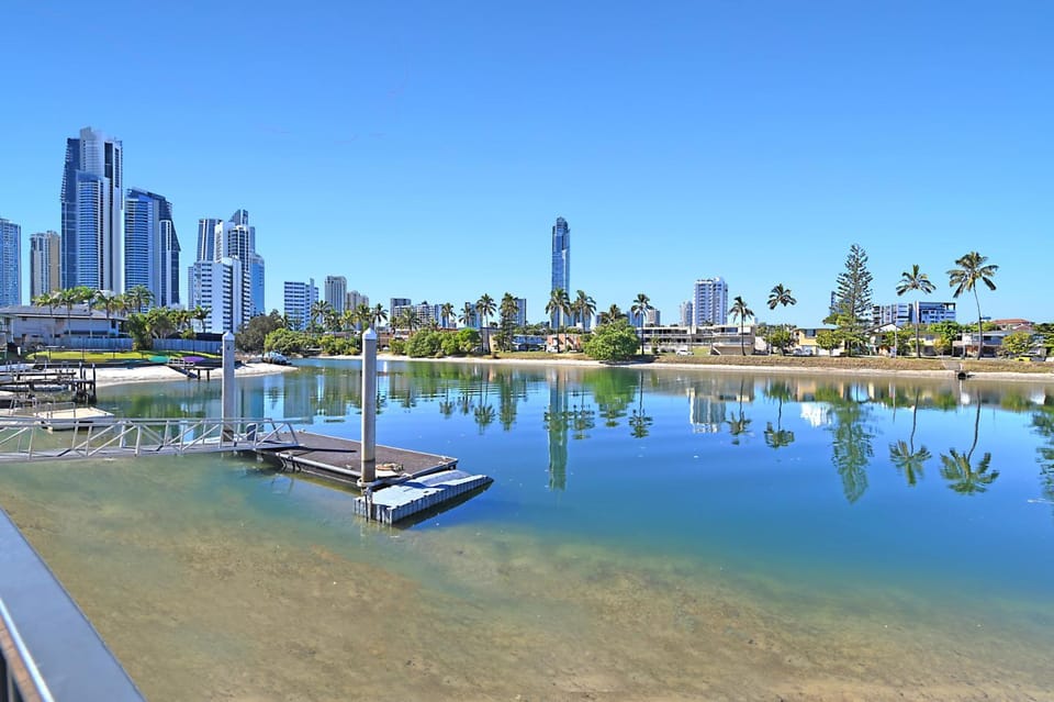 Riverside 4 Bedroom House Unit in Surfers Paradise Apartment in Surfers Paradise