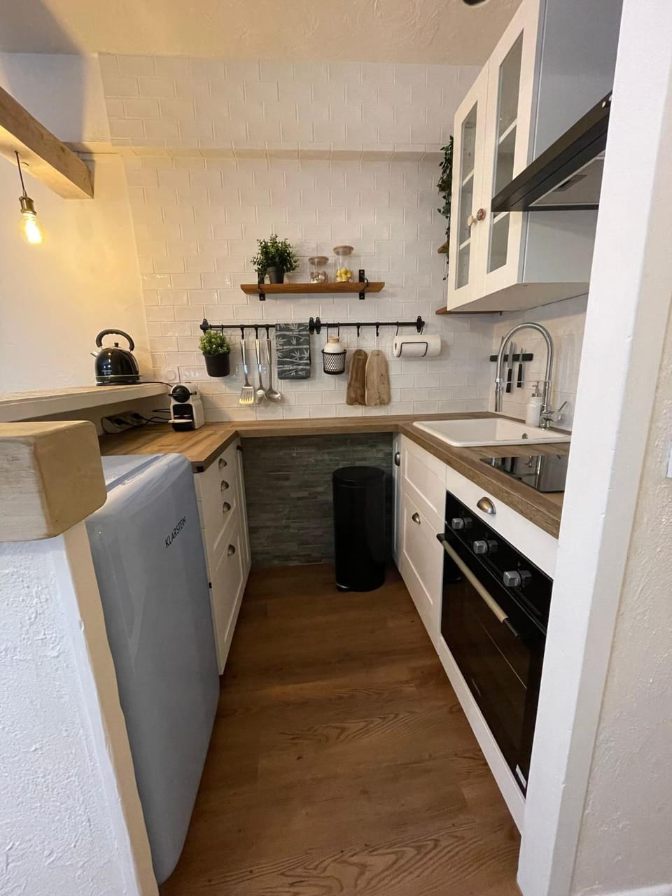 Kitchen or kitchenette, oven, stove