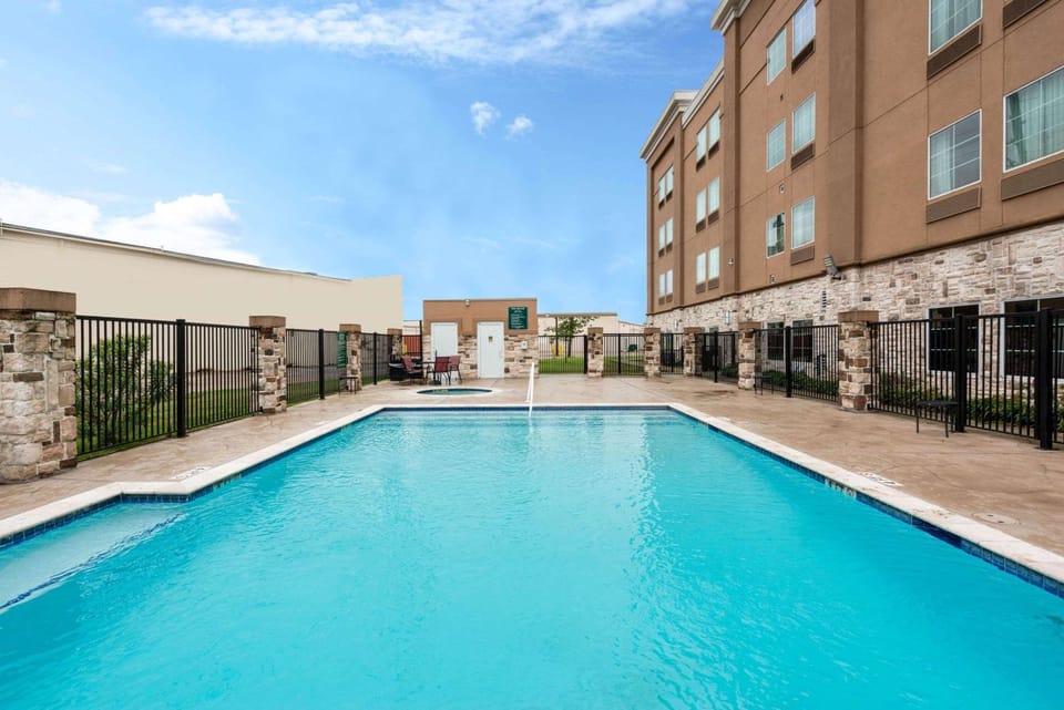 Property building, On site, Pool view, Swimming pool, Swimming pool