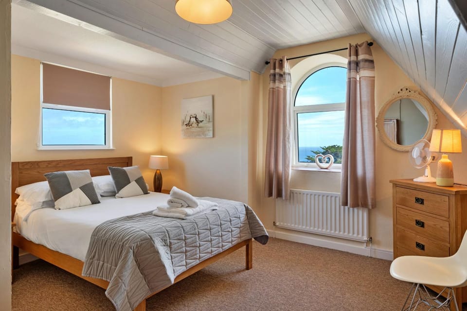 Bed, Bedroom, Sea view